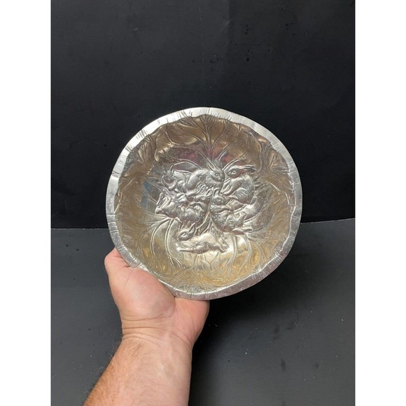 Vintage Cast Aluminum Bowl with Scene of Momma Bunny and Her Babies Playing - Picture 3 of 6